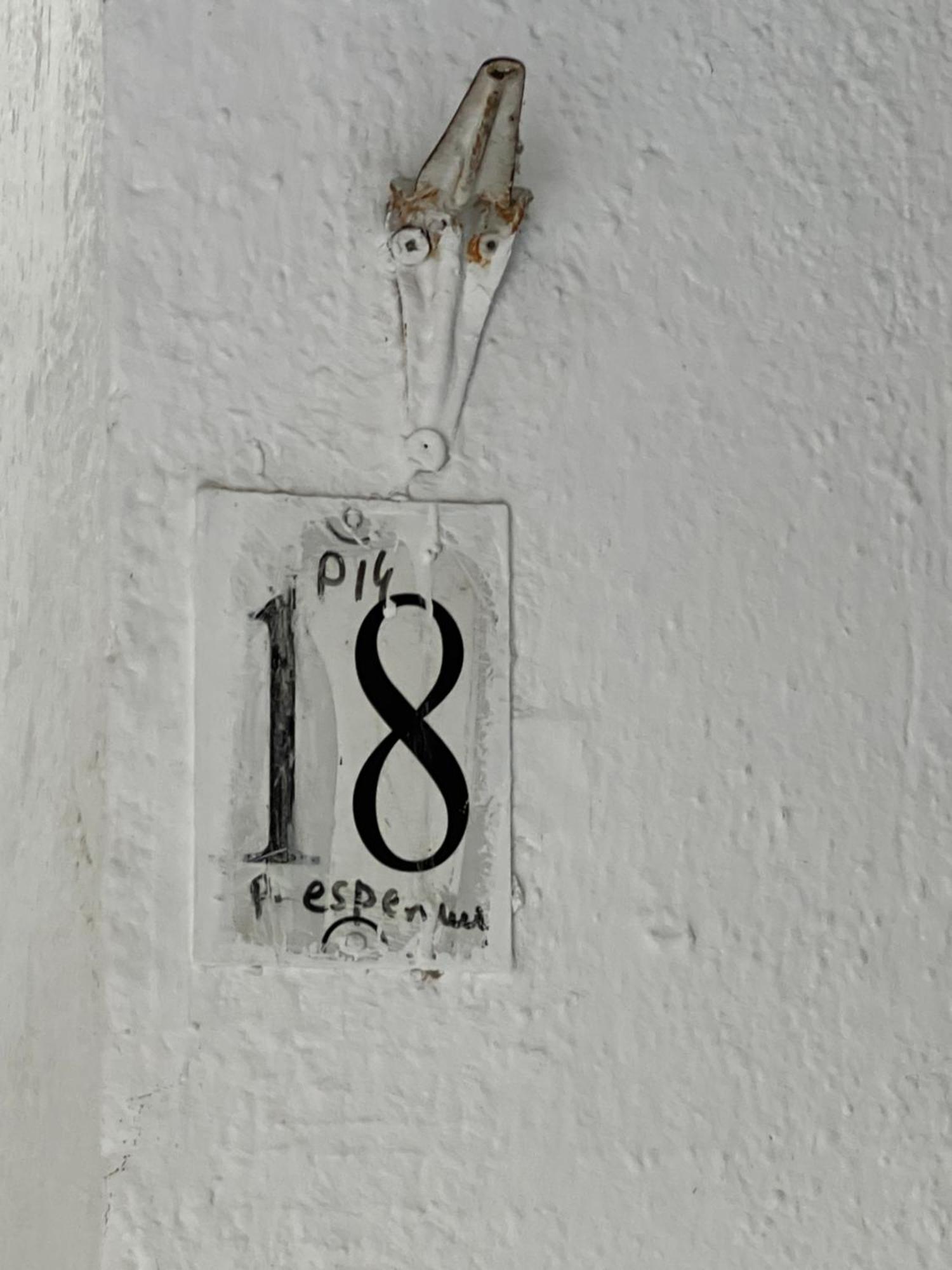 Sisterhood Hostel-Female Only Τίρανα Εξωτερικό φωτογραφία